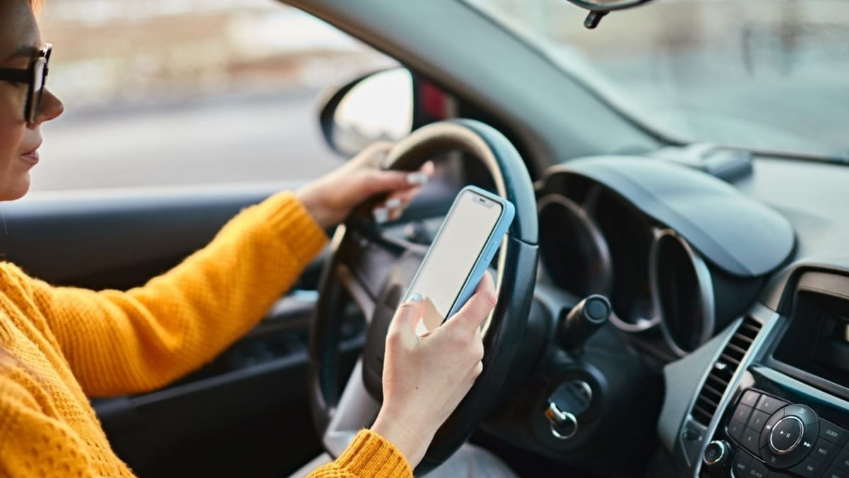 VIDEO/„Un apel te poate costa viața”. Mai mulți șoferi din Orhei, prinși în timp ce vorbesc la telefon