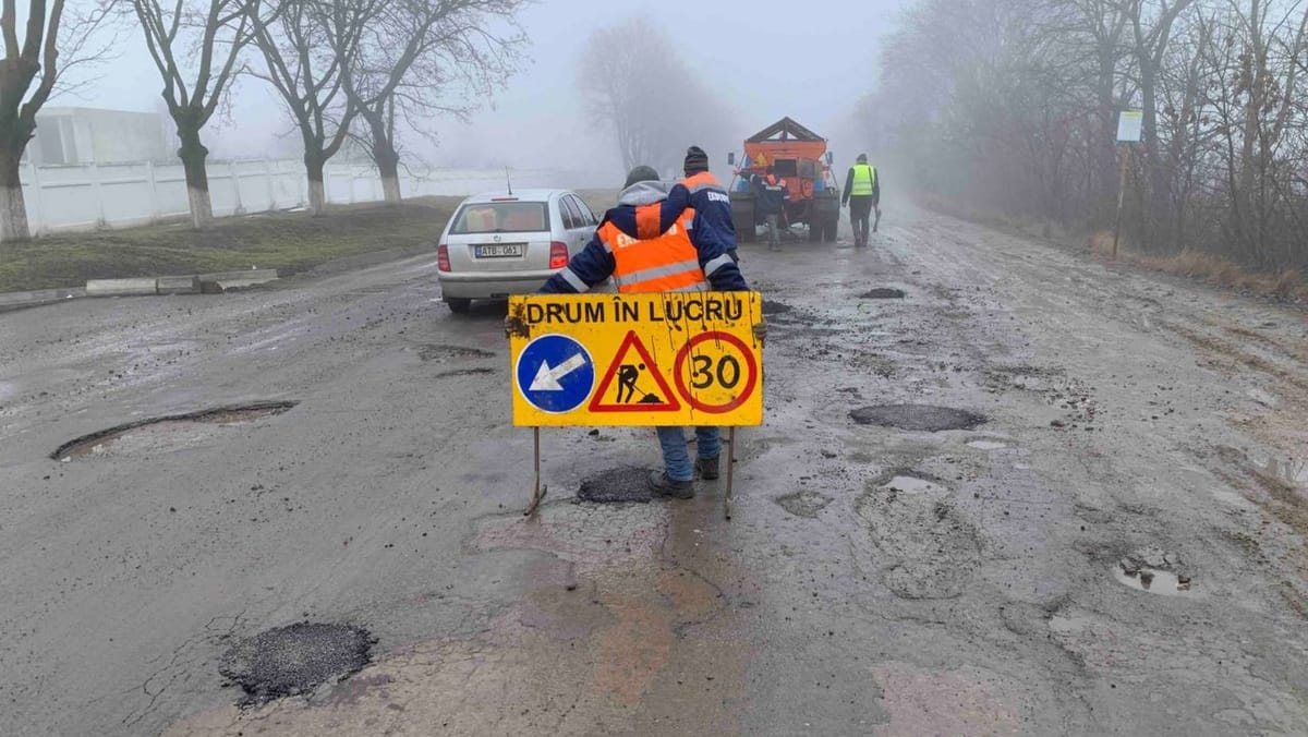 Reparații ample pe drumurile deteriorate din Chișinău. Lucrările ar putea începe în această săptămână