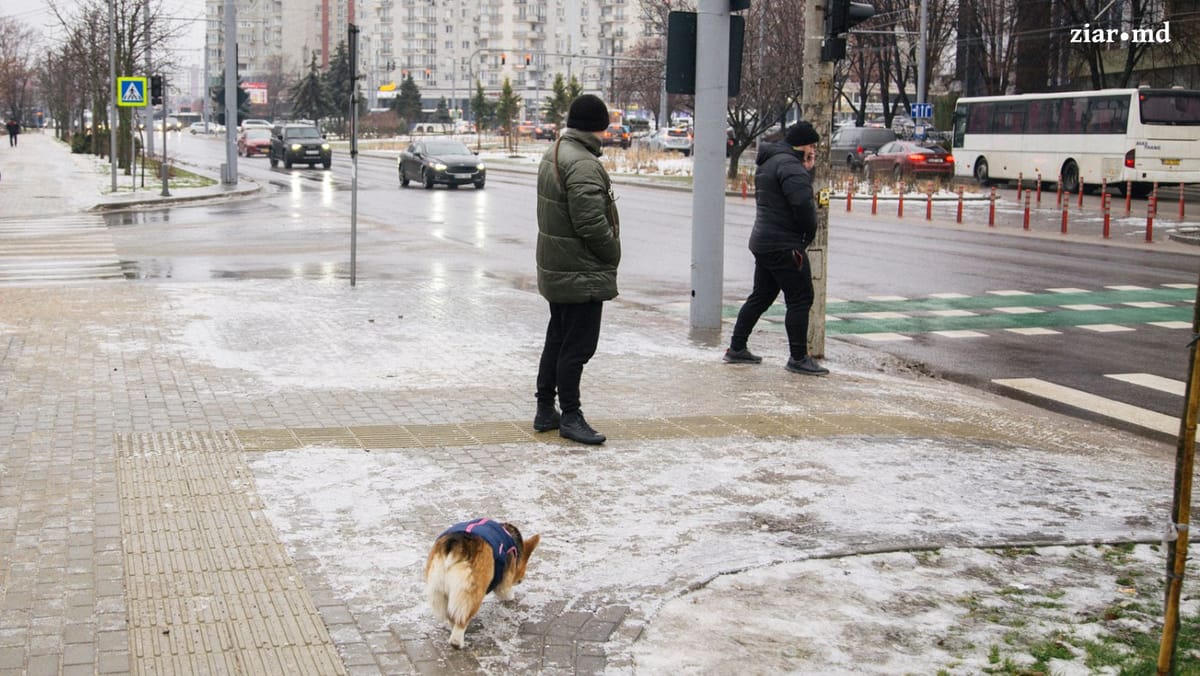 Zi de joi mohorâtă, cu maxime de până la +4°C. Nordul și centrul țării se află sub cod galben de lapoviță și polei