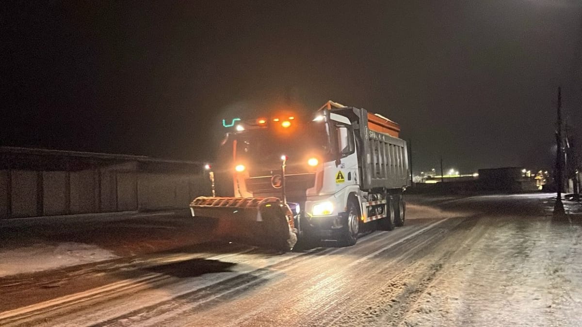 Noapte albă pentru drumari. Circulația pe traseele din țară rămâne dificilă