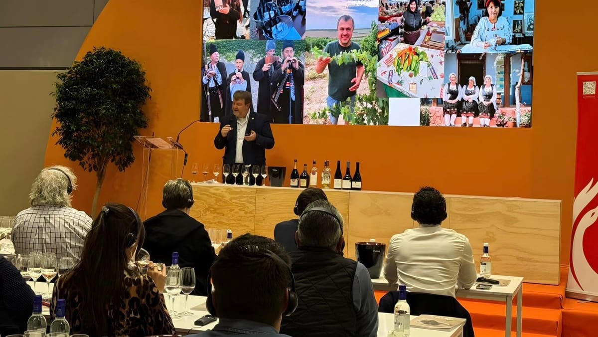 FOTO/ Vinurile moldovenești au atras atenția la Paris, iar masterclass-ul cu soiuri autohtone, complet ocupat