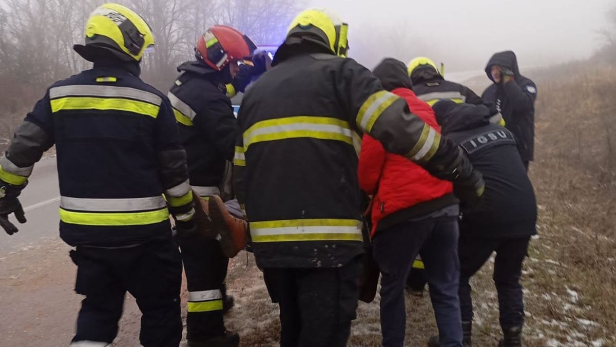 La locul accidentului din apropierea localității Ulmu a ajuns o ambulanță SMURD. Toate victimele sunt conștiente