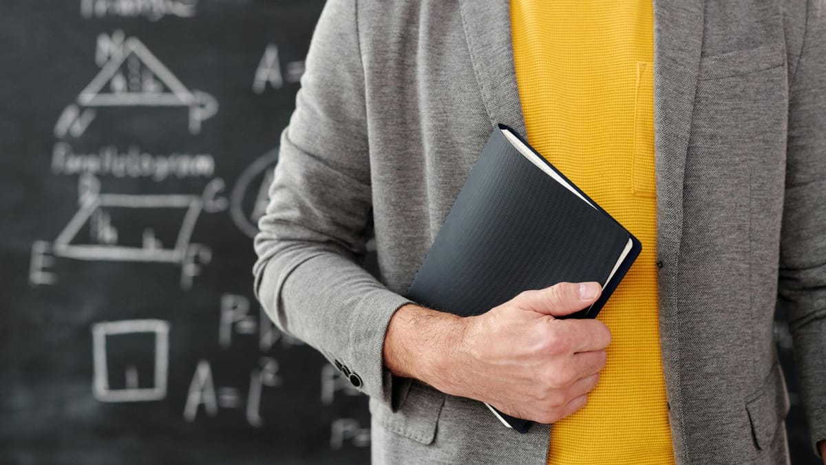 Profesor suspendat după un presupus caz de abuz asupra unei eleve, într-o școală din nordul țării