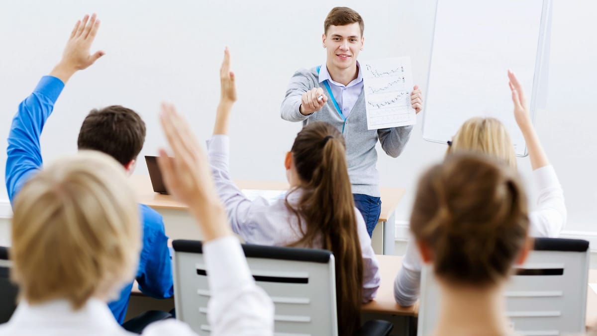 Școlile din țară caută profesori. Ministerul anunță peste 1.300 de posturi vacante și indemnizații de până la 200.000 de lei