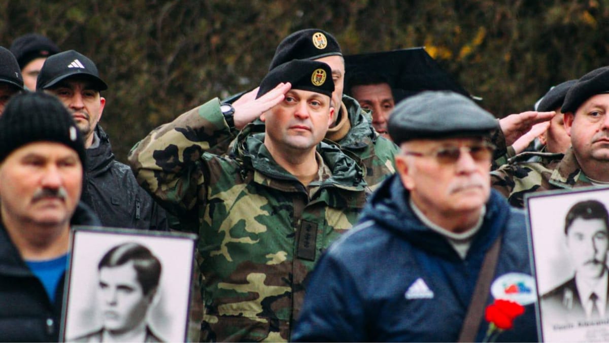 FOTO/ La 37 de ani de la războiul din Afganistan, autoritățile și Armata Națională aduc omagiu veteranilor și celor căzuți