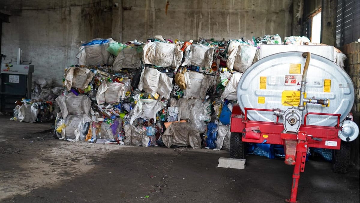 500 de gospodării din Andrușul de Jos sortează deșeurile printr-un proiect susținut de Ministerul Mediului