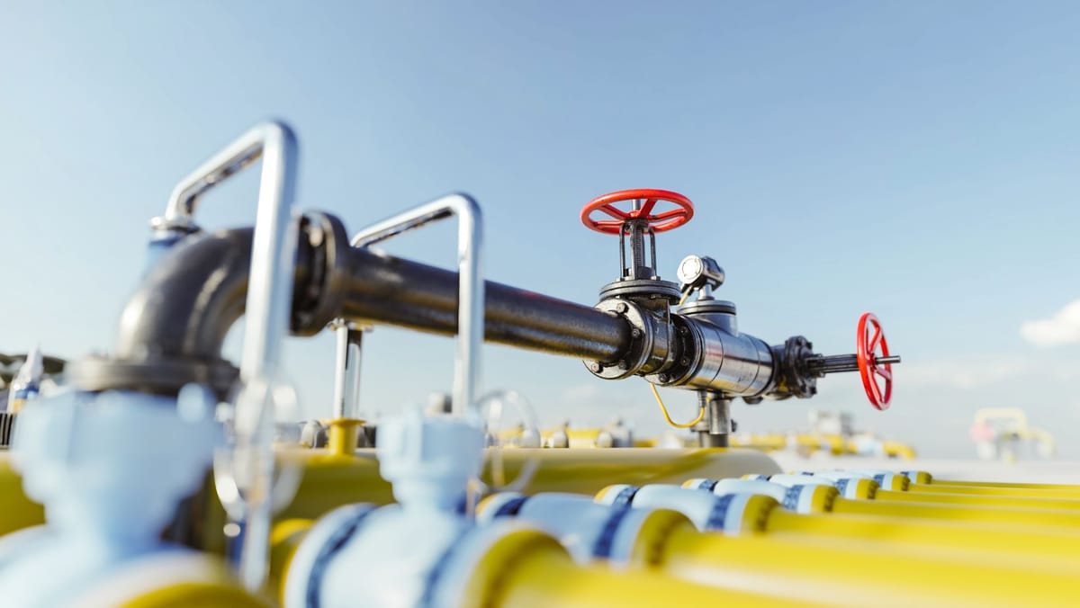 ANRE avertizează companiile mari! Fără contract pe piața liberă a gazelor, pot rămâne fără livrări din 1 aprilie 2026