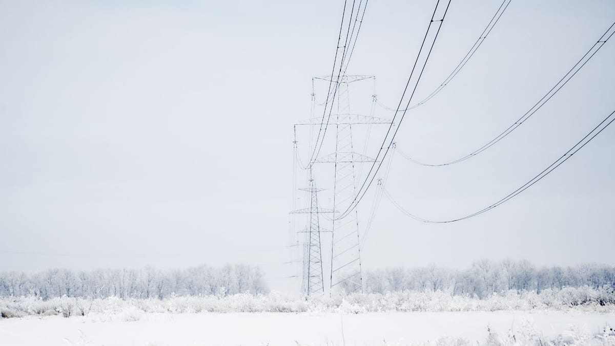 Vremea rea lasă localitățile fără lumină. Intervenții în zona Centru-Sud a țării