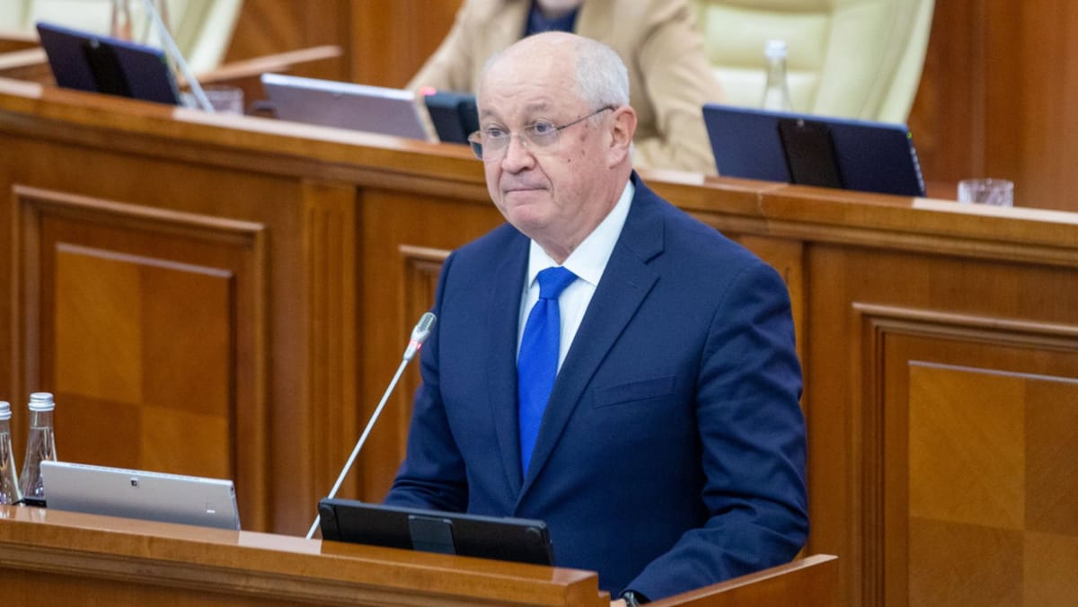 Premierul Alexandru Munteanu spune că va merge în Parlament pentru a prezenta raportul de activitate al Guvernului