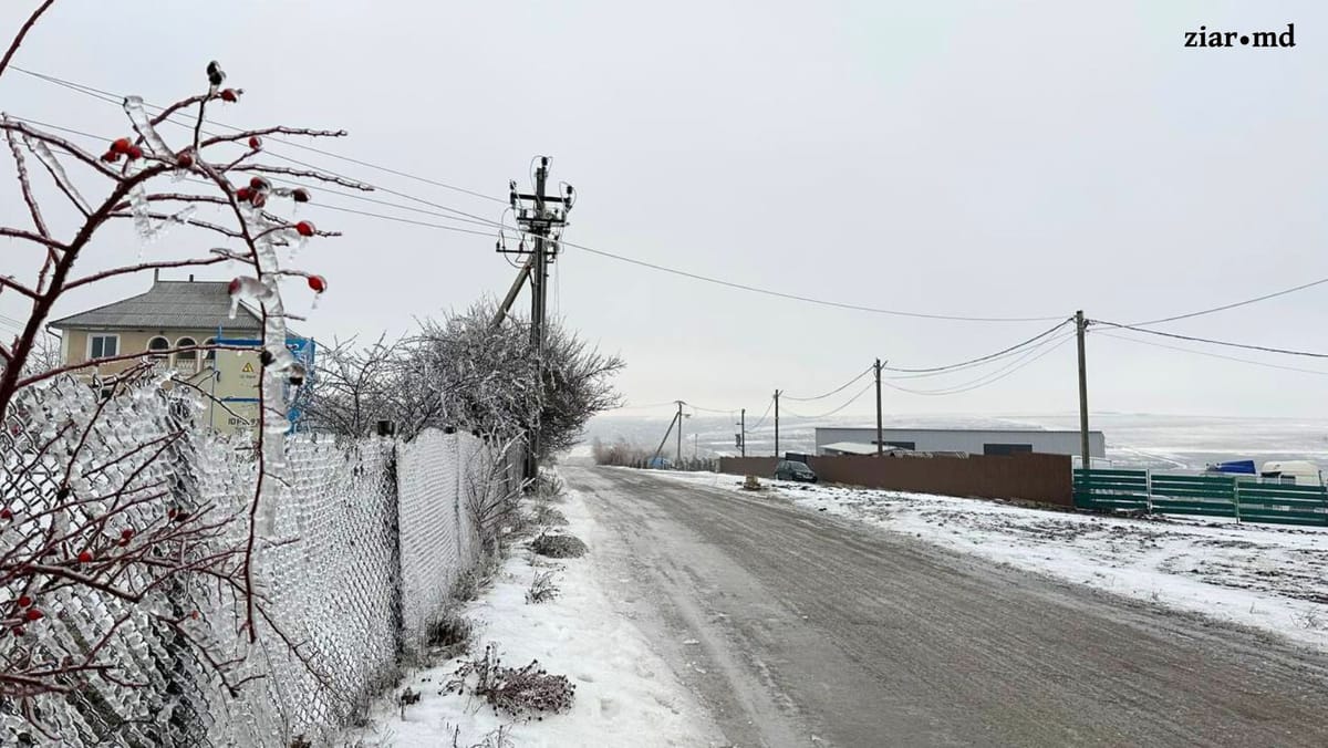 Atenție la drum și pe trotuare! Meteorologii au emis Cod galben de polei și ghețuș în Republica Moldova