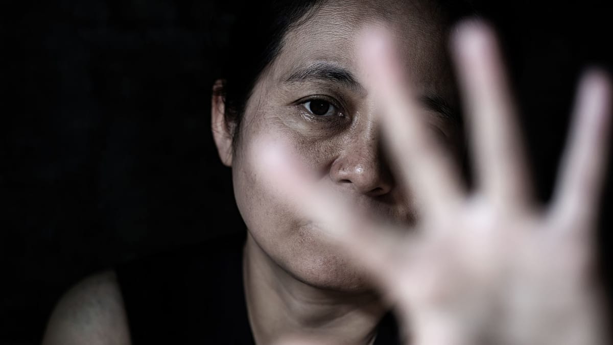 În R. Moldova, femeile victime ale violenței în familie ajung greu la protecție reală, arată un studiu