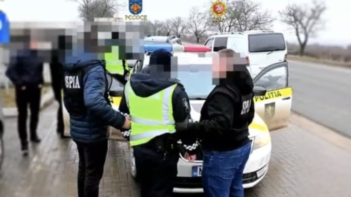 Doi inspectori ai Poliției, urmăriți penal pentru falsificarea proceselor-verbale și luare de mită