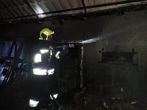 Două incendii în gospodării, victime și pagube materiale semnificative