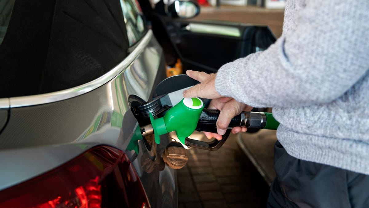 Șoferii vor plăti mai mult pentru carburanți mâine, 4 februarie