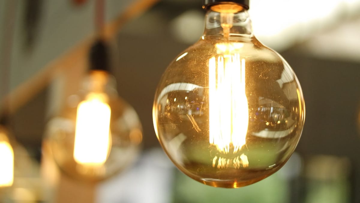 Toți consumatorii afectați de chiciură - reconectați la electricitate. O nouă avertizare meteo emisă  pentru 18 februarie