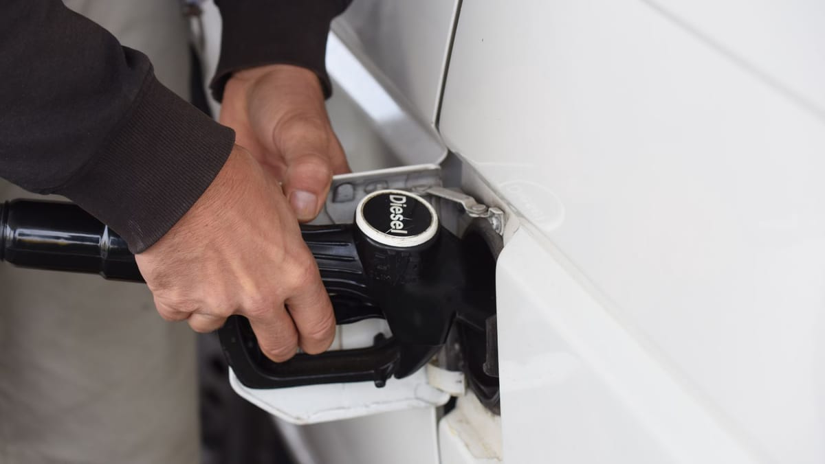 Prețurile maxime la carburanți pentru 24 februarie - scumpiri la motorină și benzină