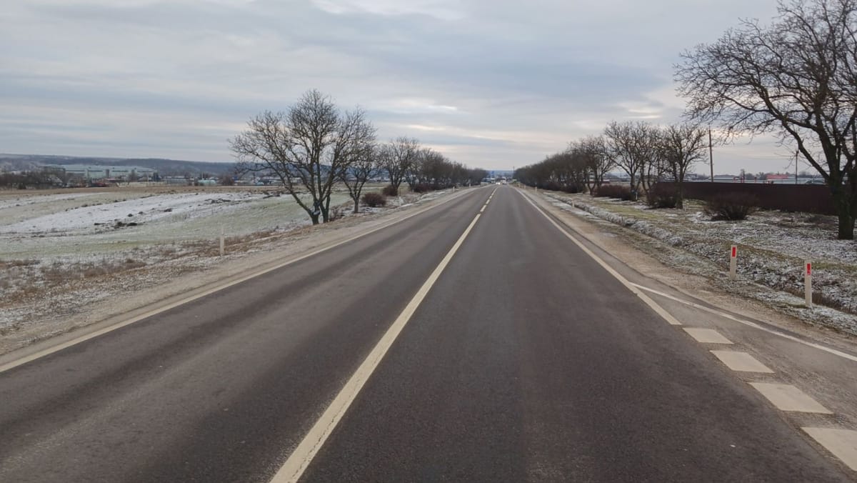 Drumarii, mobilizați pe timp de noapte: 177 de utilaje au intervenit pe drumurile naționale acoperite cu zăpadă și polei