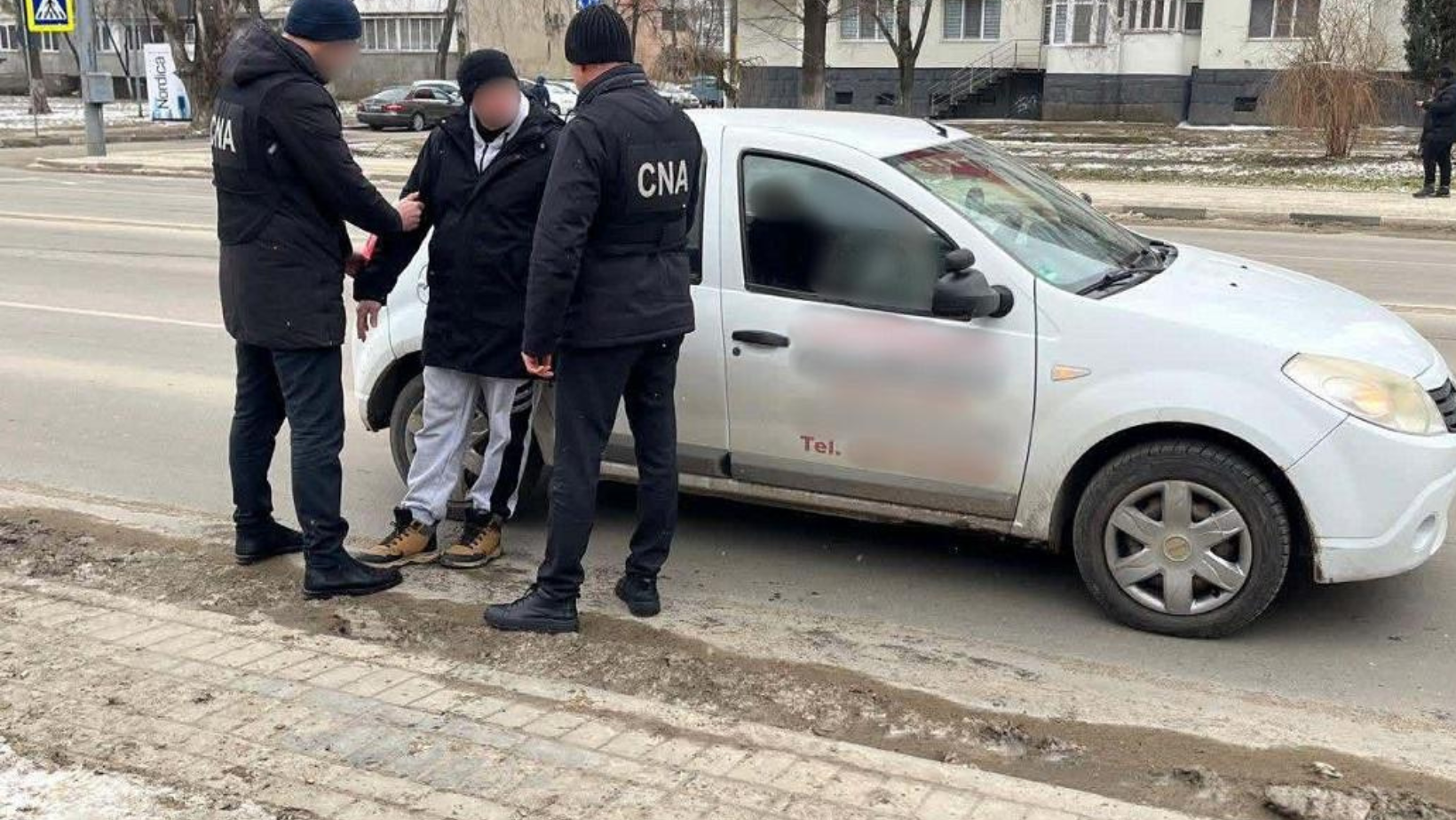 Instructor auto din Bălți, reținut în flagrant pentru trafic de influență: ar fi pretins 900 de euro
