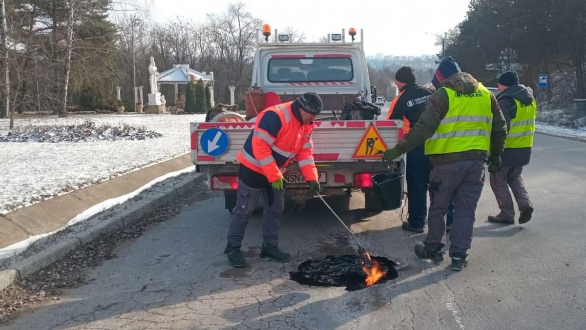 Șoferi, atenție: drumurile naționale sunt practicabile, dar gropile sunt prezente pe mai multe sectoare