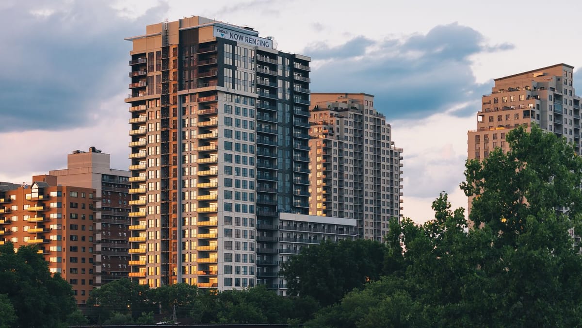 Uniunea Agențiilor Imobiliare propune soluții pentru deblocarea pieței. Parlamentul răspunde