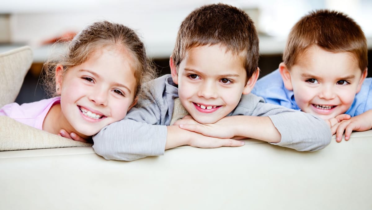 Adoptarea unui copil în R. Moldova: statul oferă constant 800 de lei - peste 700 de copii își caută o familie