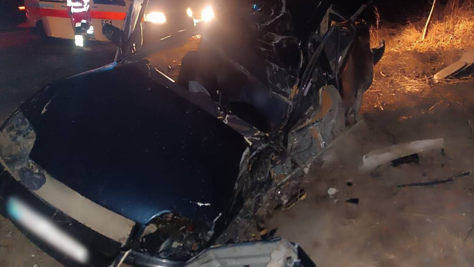 Un tânăr fără permis a murit după ce a intrat cu mașina într-un copac