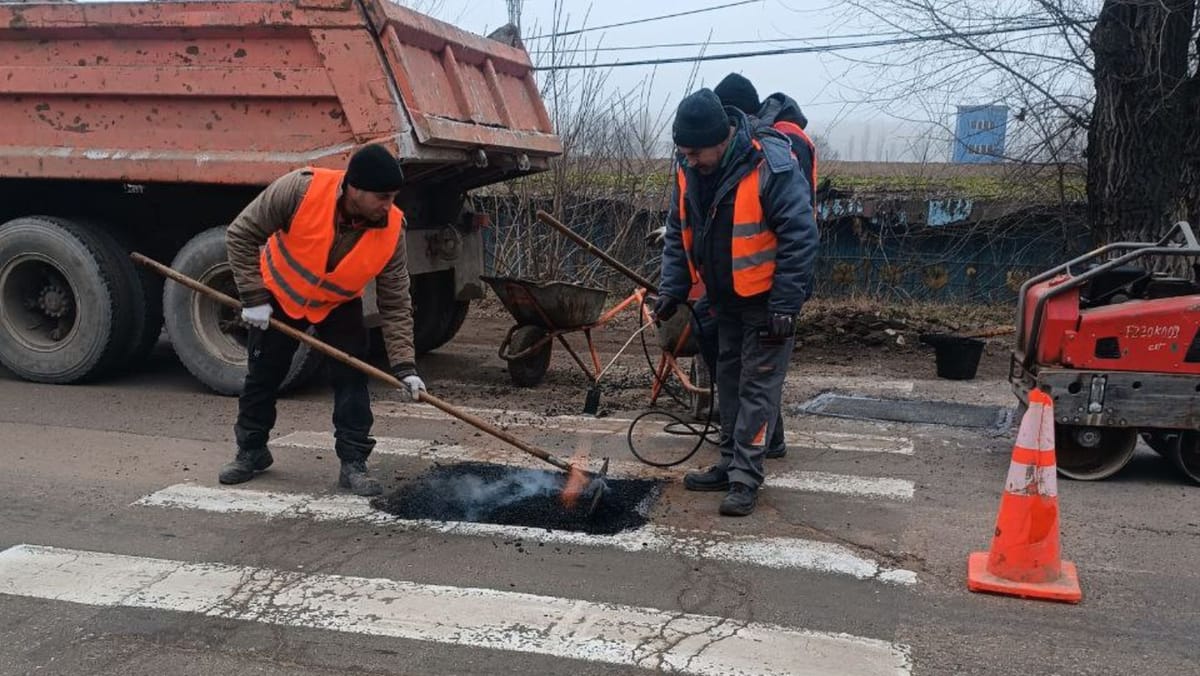 În capitală continuă reparația drumurilor. Pe unele străzi se aplică restricții de circulație