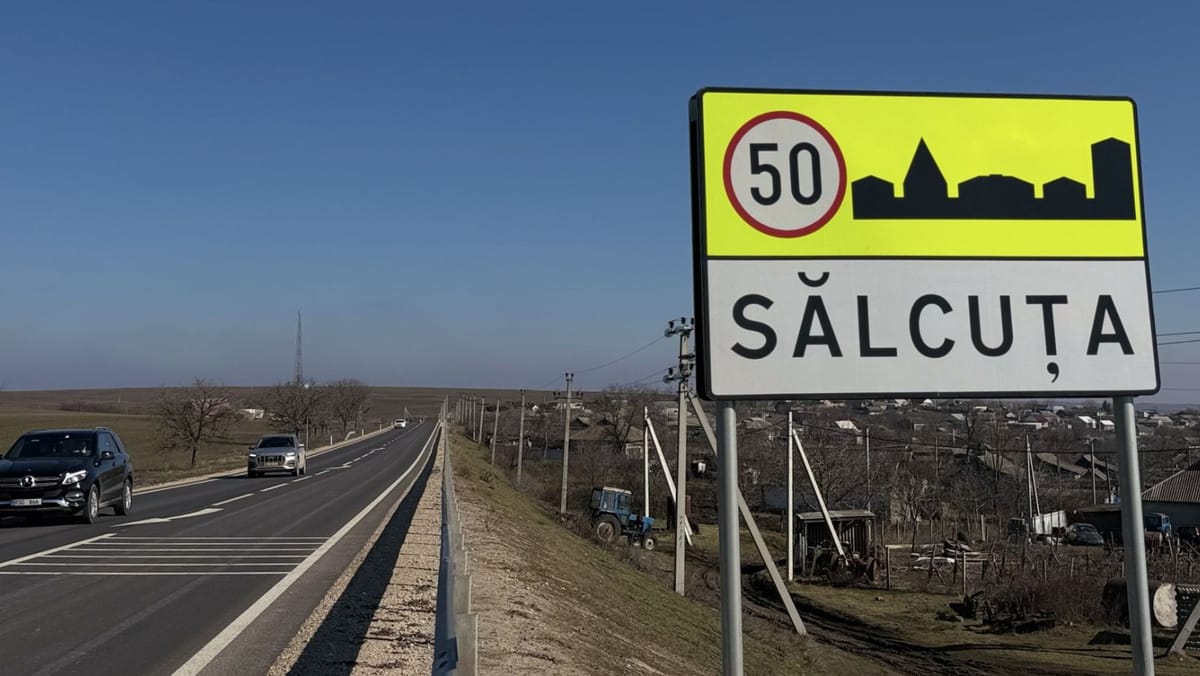 FOTO/ Locuitorii din Sălcuța vor circula pe un drum nou, în care s-au investit peste 163 de milioane de lei