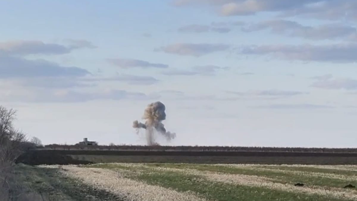 VIDEO/ Geniștii au detonat controlat drona găsită la Tudora. Vezi momentul