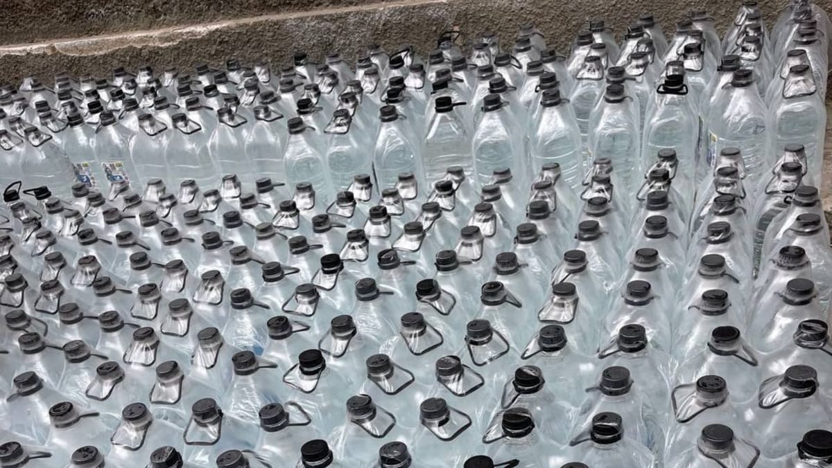 Solidaritate pentru Bălți: Renato Usatîi și o bancă au transmis 47 de tone de apă potabilă, Iașul va trimite o sută