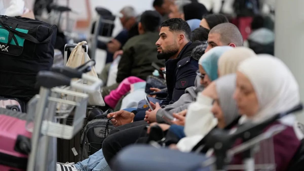 Doi moldoveni vor părăsi Israelul cu un autobuz pus la dispoziție de Ambasada României. Alți 96 cer evacuarea din EAU