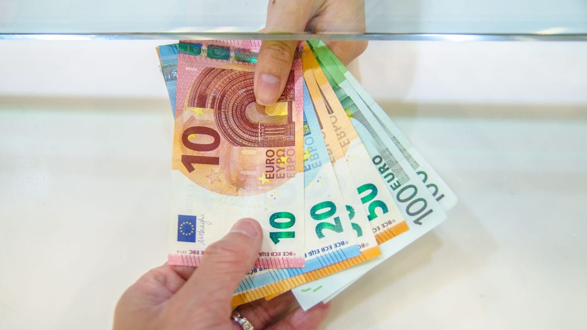 Leul se depreciază ușor în raport cu principalele valute. Cursul valutar pentru 12 martie