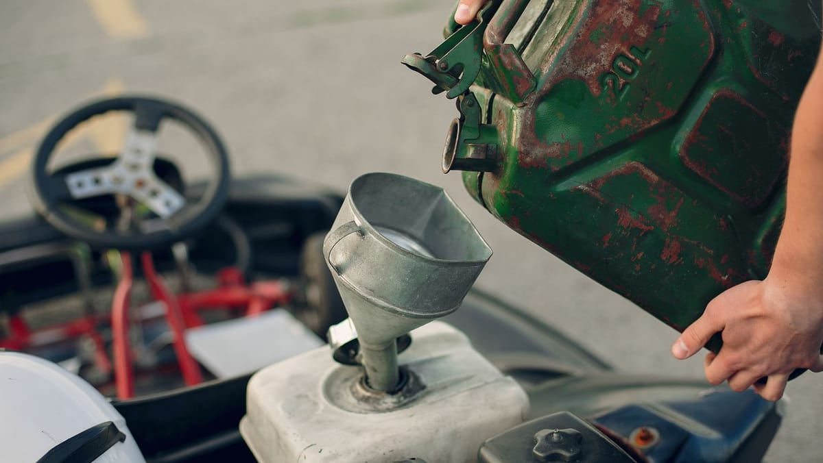 Carburanții se scumpesc din nou. Prețul maxim pentru motorină crește cu 26 de bani