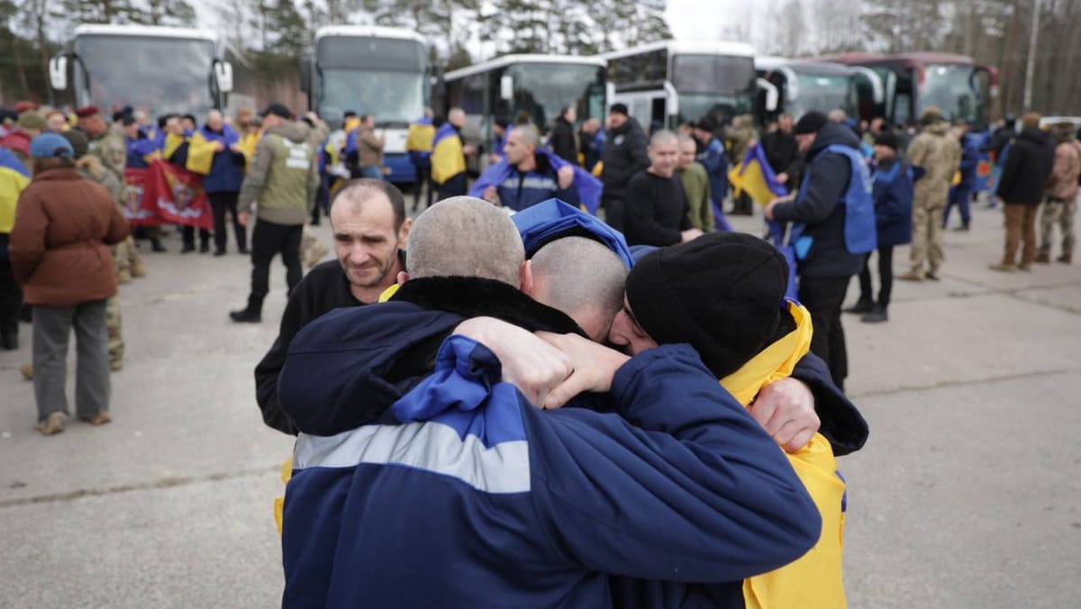 Ucraina anunță a doua rundă a schimbului de prizonieri: 300 de militari și doi civili s-au întors din captivitatea rusă