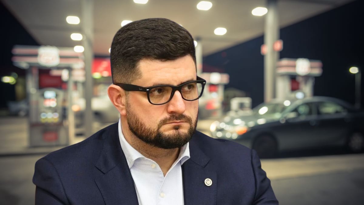 Ministrul Energiei reacționează după panica de la stațiile PECO și liniștește șoferii: „Avem stocuri suficiente”