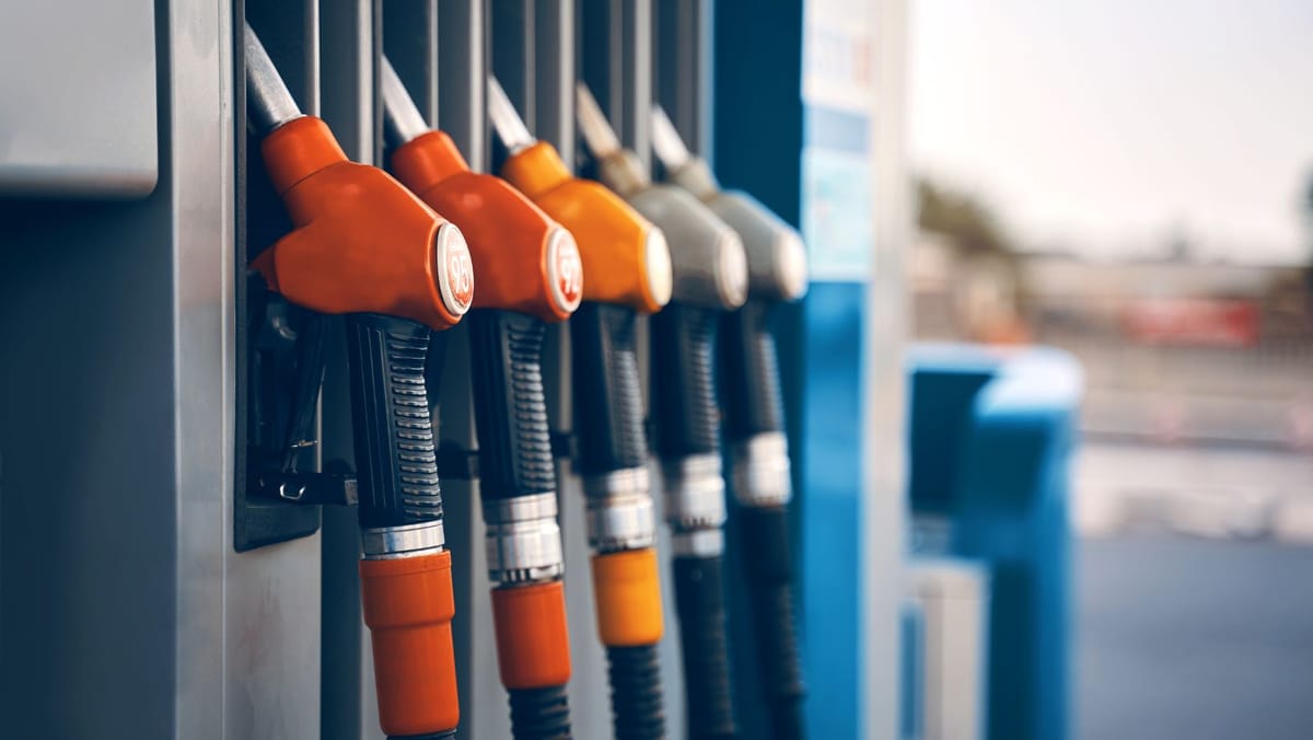 Carburanții continuă să se scumpească. Motorina crește cu 56 de bani, iar benzina cu 20 de bani