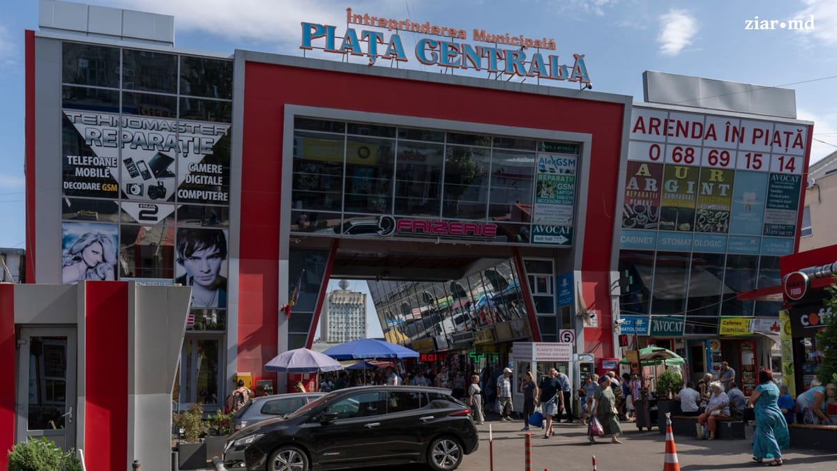 FOTO/ Cât costă un coș de cumpărături la Piața Centrală în aceste zile? De la legume de opt lei până la pește de 300 lei/kg