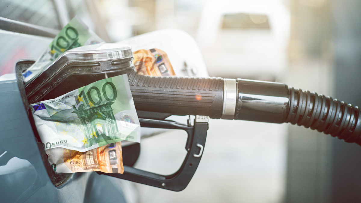 Prețurile carburanților continuă să crească: Benzina trece de 25 de lei, iar motorina sare peste 24 de lei