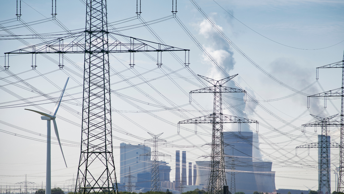 R. Moldova vindea energie, dar importa cantități la prețuri mai scumpe - motivul limitării exportului de curent electric