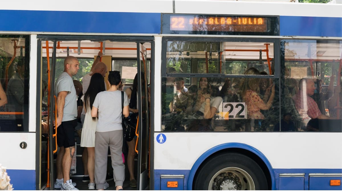 „Londonezii pot doar să viseze la astfel de prețuri”. De ce se scumpește transportul în Chișinău și cum e în alte capitale