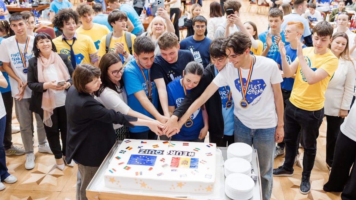 Concursul EuroQuiz adună un număr record de participanți. Elevii se întrec pentru o vizită la Bruxelles