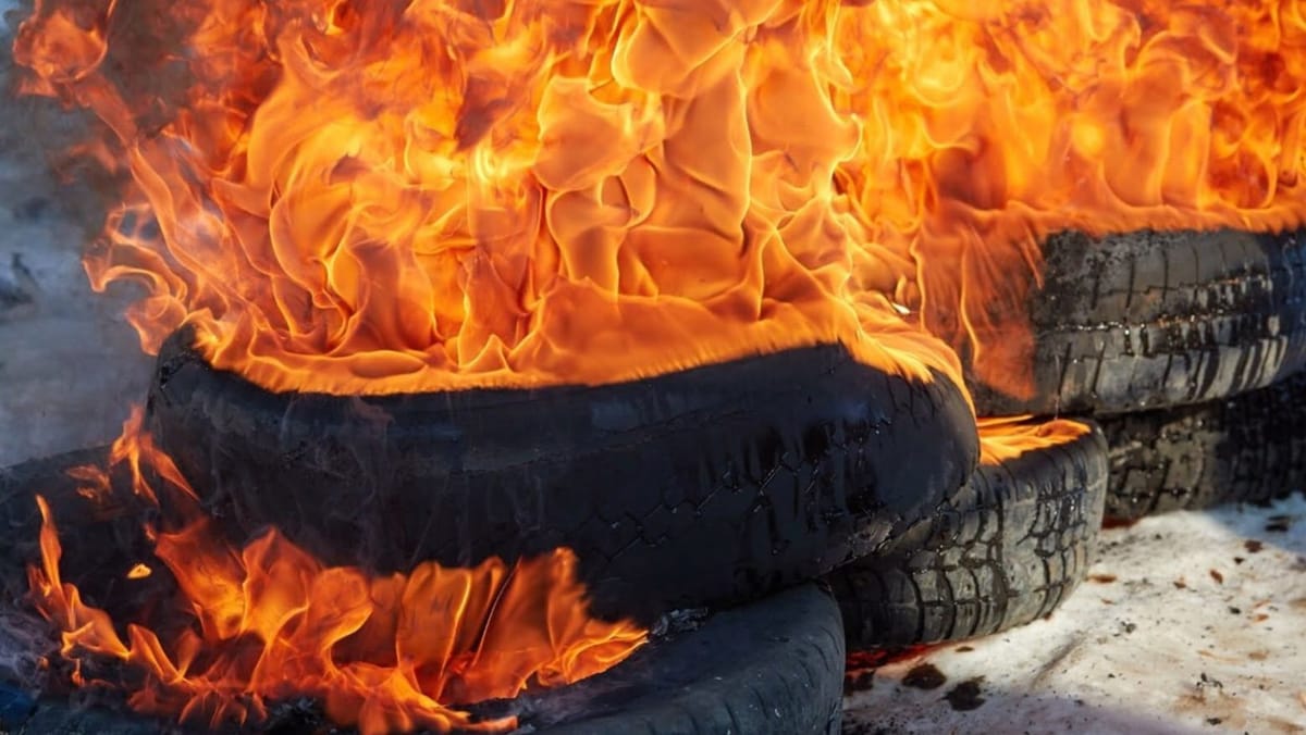 Stop arderilor de anvelope în noaptea Învierii! Apelul Inspectoratului pentru protecția mediului pentru cetățeni