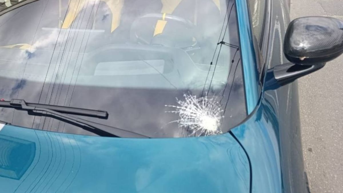 Femeia tamponată pe o trecere de pietoni din capitală traversa alături de fiica sa. Șoferul, reținut pentru 72 de ore