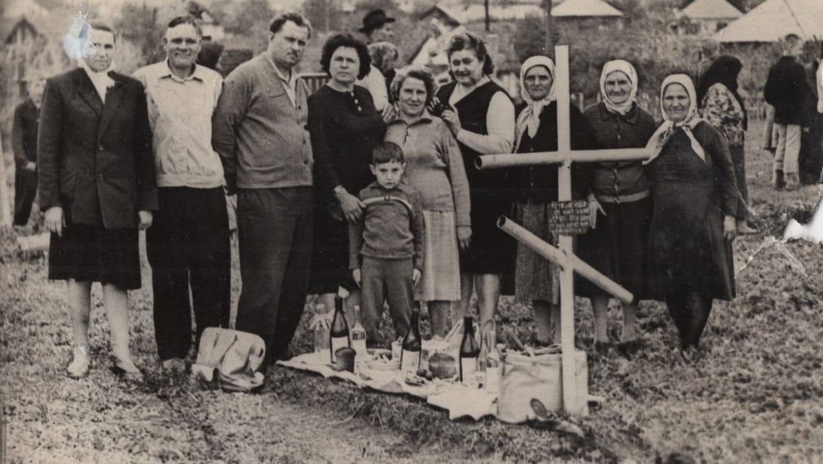 FOTO/ Paștele Blajinilor în perioada sovietică, surprins în imagini rare din satele R. Moldova