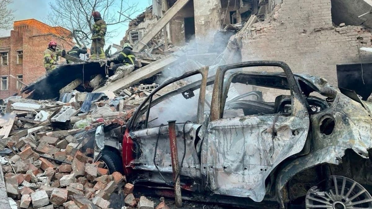 FOTO/VIDEO Rusia a lansat din nou un atac masiv asupra Ucrainei. Zeci de persoane au fost rănite în urma exploziilor