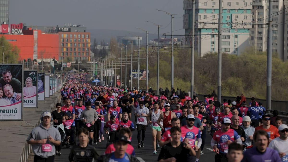 În centrul capitalei sunt impuse restricții de circulație, iar mai multe rute de transport sunt deviate