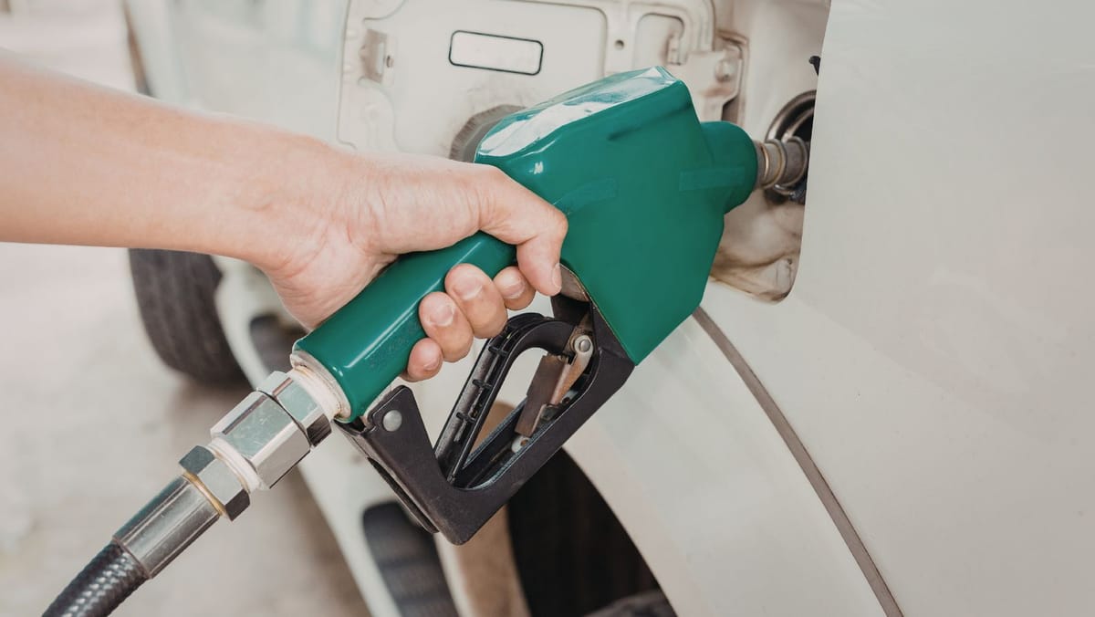 Șoferii vor plăti mai puțin pentru combustibil în următoarele zile. Noile prețuri stabilite pentru 18-21 aprilie 2026