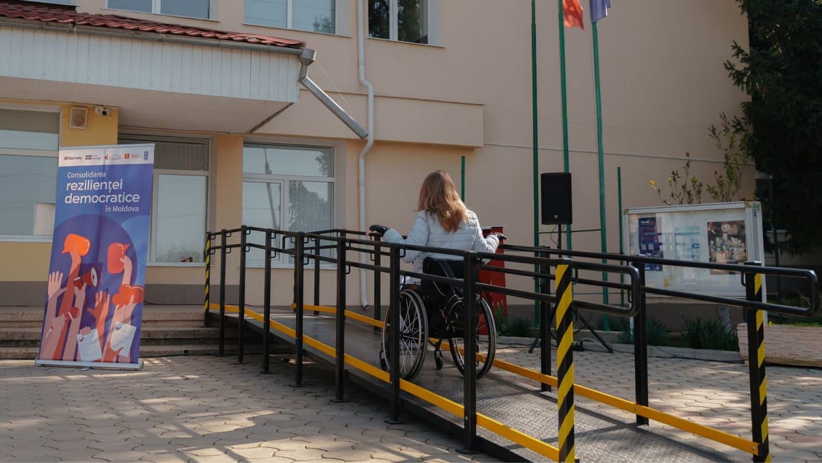 VIDEO/ 30 de rampe de acces vor fi construite în instituții publice care găzduiesc secții de votare