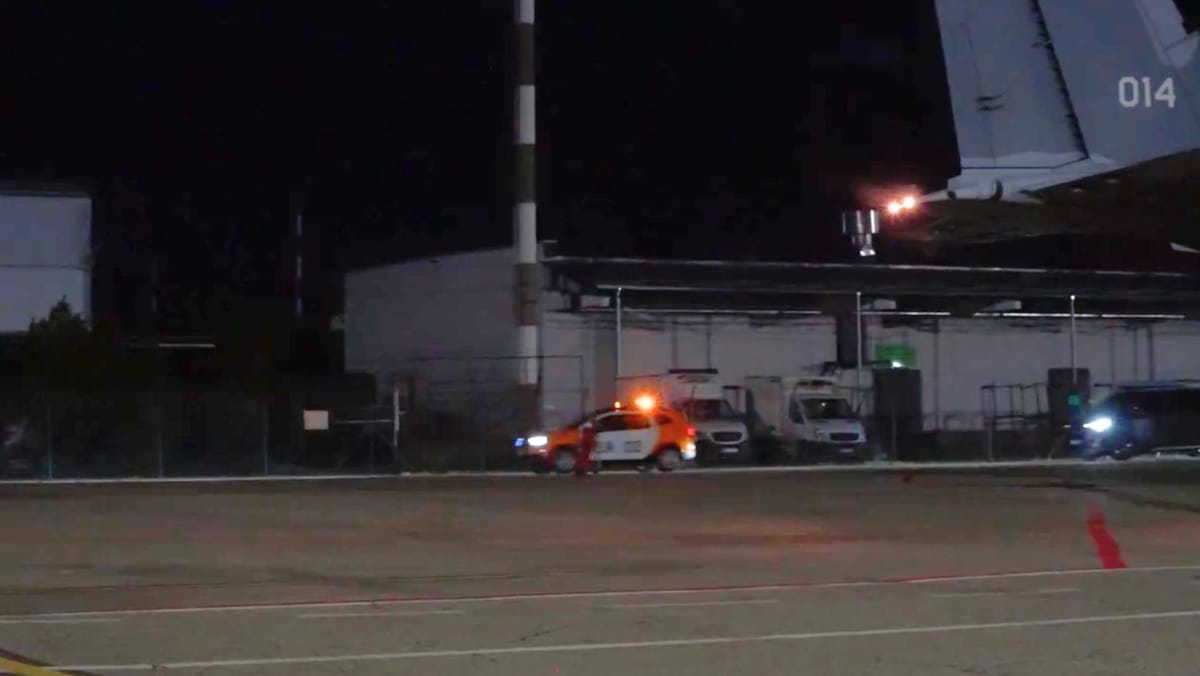 VIDEO/ Primele imagini cu cei doi ofițeri SIS care au revenit acasă, după ce au fost ținuți în captivitate în Federația Rusă