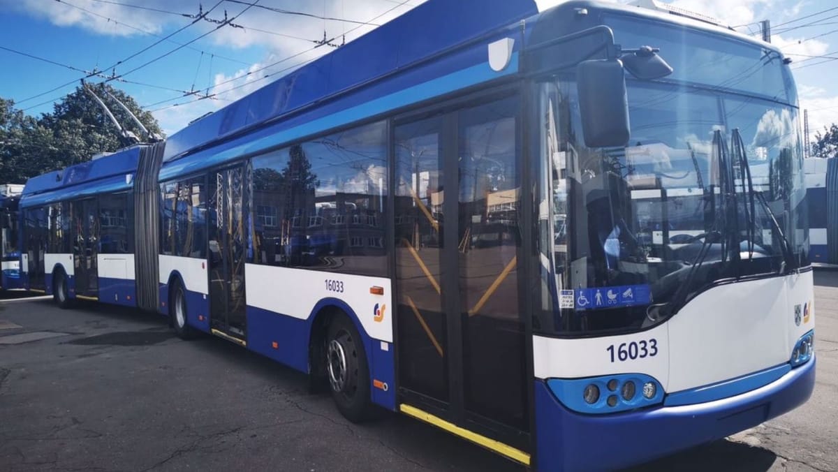 Un moment de neatenție putea duce la tragedie. Un copil a alergat spre un troleibuz pe strada Mateevici